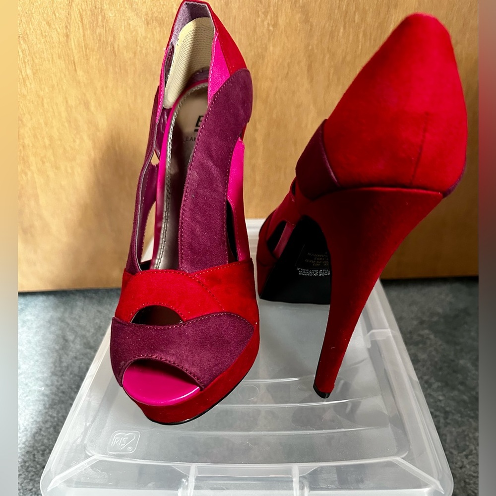 Beautiful Multicolored Retro 90’s Bakers Open Toe Heels Size 8 1/2